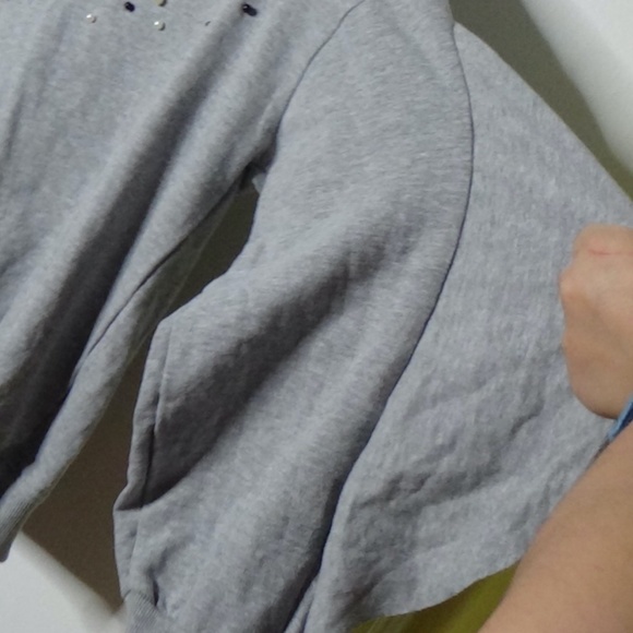 Jessica Simpson sweater with fluffed sleeves - Picture 3 of 3